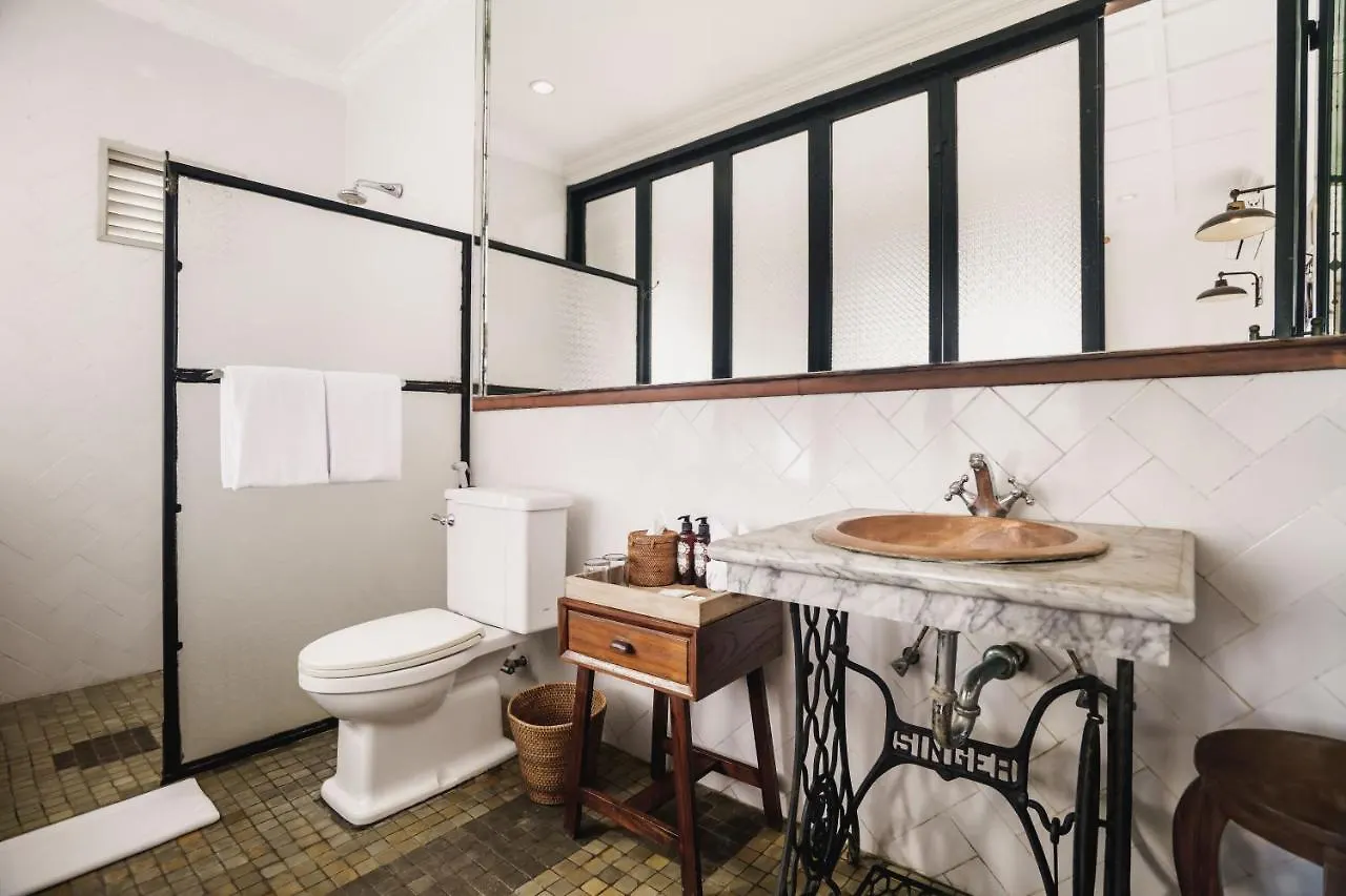 Brown Feather Hotel Семиньяк