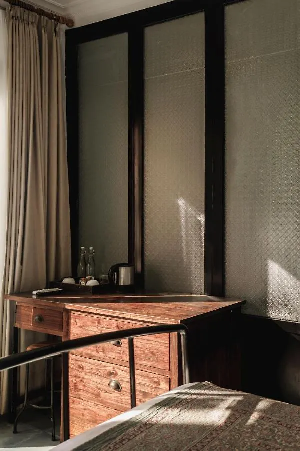 Brown Feather Hotel Seminyak