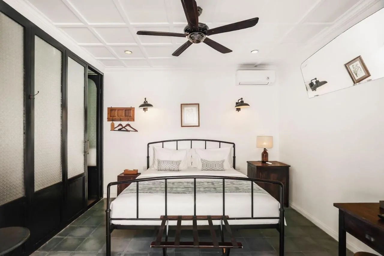 סמיניאק Brown Feather Hotel