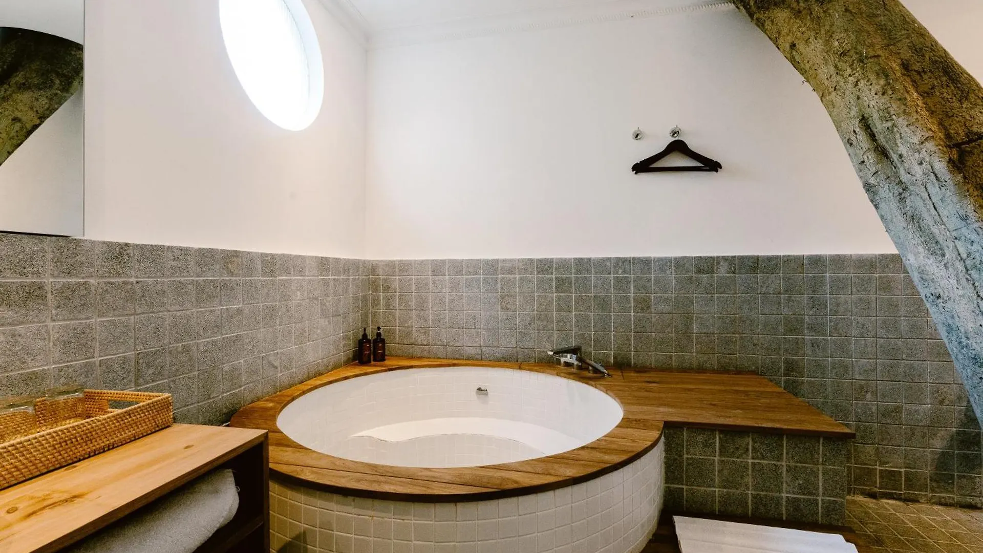 סמיניאק Brown Feather Hotel